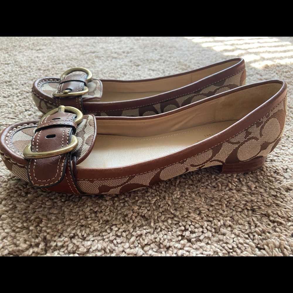Authentic Coach flats